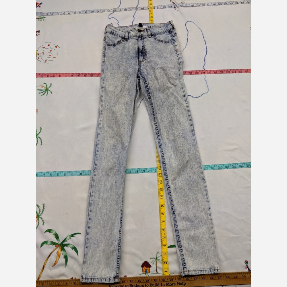 Girl's Size 5 H&M Divided Bleach Washed Stretch J